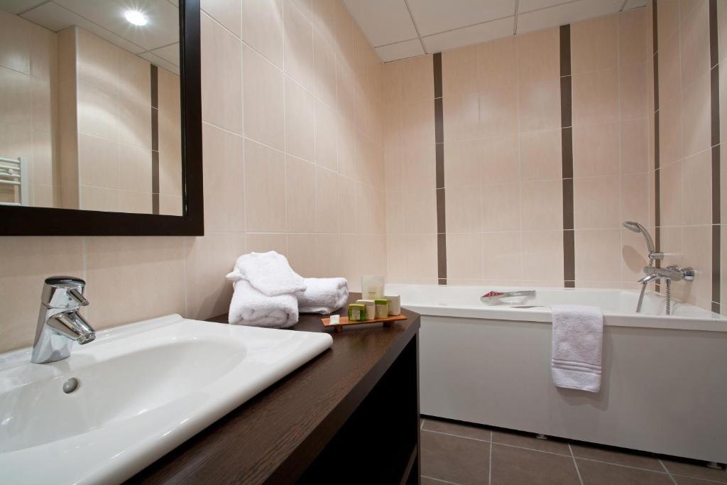 Auberge Du Moulin Marin Lapalisse Room photo